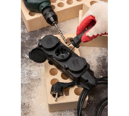 Розетка трехместная с защит. крышками каучуковая 230В 2P+PE 16A IP44 Basic  RPS-015-16-230-44  EKF