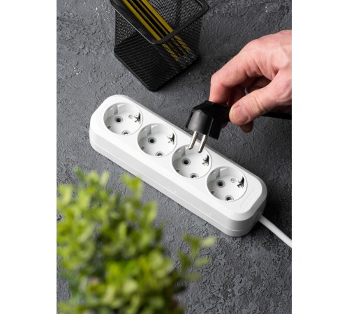 Удлинитель "Эксперт"  4 гнезда 3 метра 16А/3,5кВт с заземлением ПВС 3х1 EKF PROxima  UBA16-310-4-03  EKF