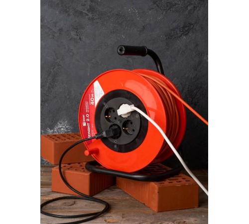 Удлинитель на катушке "Атлант 2.0" 4 гнезда 40м с заземлением  ПВС 3*1,0  10А/2,2кВт PROxima  UKA02-10-310-4-40  EKF