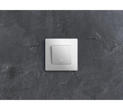 Etika Белый Выключатель 1-клавишный с подсветкой, 10А, винтовые клеммы  672203  Legrand