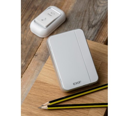 Звонок беспр. в розетку Classic (бел.-сер. 51 мелод. с индик. 4 ур.) EKF  DBS-002  EKF