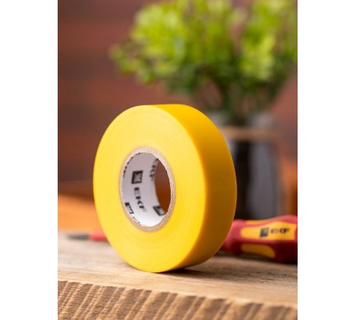 Изолента ПВХ желтая 19мм 20м серии SafeFlex  plc-iz-sf-y  EKF