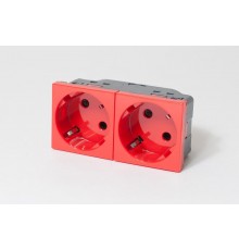 Розетка электрическая 2К+З двойная под углом 45гр (красная) со шторками, безвинт зажим  200010  SPL