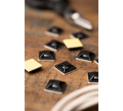 Площадка самоклеящаяся (20х20мм.) черная (100шт.)  plc-20x20-b  EKF