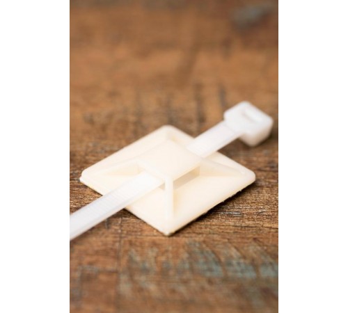 Площадка самоклеющаяся 40х40мм (упак 100 шт) EKF PROxima  plc-40x40  EKF