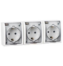 Simon 15 Белый Розетка тройная с/з Schuko, с крышкой полупрозрачной, IP54, 16А 250В, винт. зажим  1594437-030  Simon