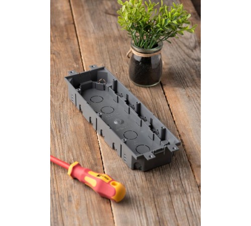 Коробка приборная для лючка C-Line 24  cl-kpnl-24  EKF