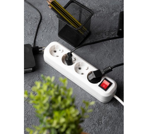 Удлинитель "Эксперт"  4 гнезда 2 метра 16А/3,5кВт с выключателем и заземлением ПВС 3х1 EKF PROxima  UBA16-310-4-02i  EKF