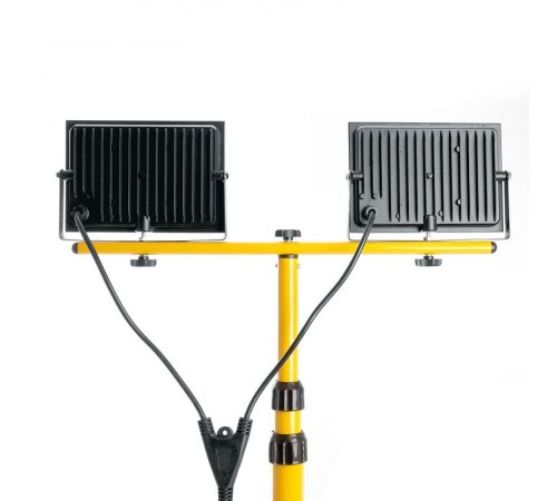 Прожектор светодиодный LL-502 квадрат 2*30W 6400К 220V черный IP65 (на штативе)  29567  FERON