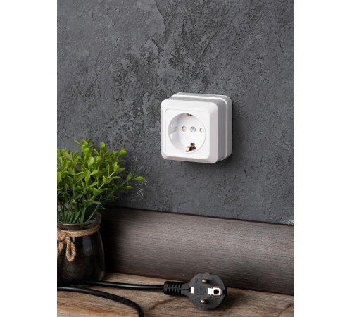 Рим Розетка 1-местная 16А с заземлением белая с защ. штор. EKF  ENR16-028-100  EKF