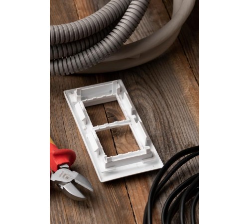 Рамка+суппорт на 4 модуля (2 поста) для парапетного кабельного канала C-Line  sup-4-105-50  EKF