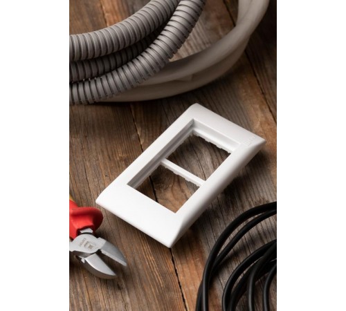 Рамка+суппорт на 4 модуля (2 поста) для парапетного кабельного канала C-Line  sup-4-105-50  EKF