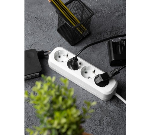 Удлинитель "Эксперт"  4 гнезда 5 метра 16А/3,5кВт с заземлением ПВС 3х1 EKF PROxima  UBA16-310-4-05  EKF