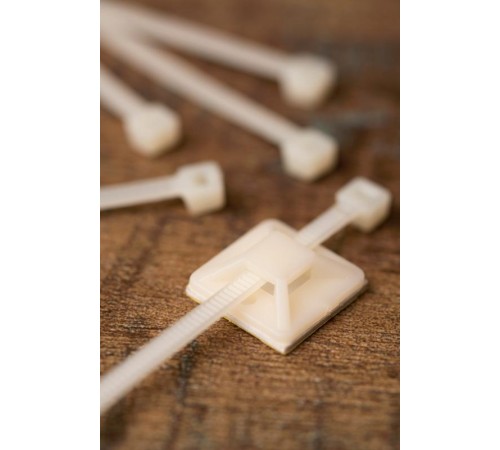 Площадка самоклеющаяся 20х20мм (упак 100 шт) EKF PROxima  plc-20x20  EKF