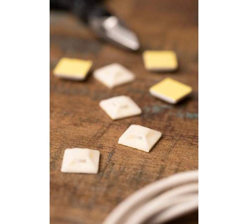 Площадка самоклеющаяся 20х20мм (упак 100 шт) EKF PROxima  plc-20x20  EKF