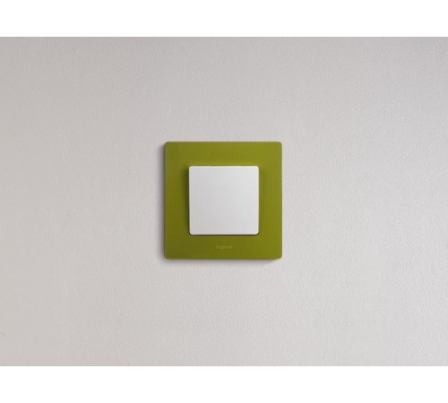 Etika Белый Выключатель 1-клавишный 10А, винтовые клеммы  672201  Legrand