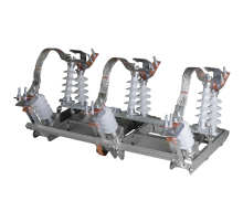 Разъединители высоковольтный РЛК-1а-IV-10/630-УХЛ1 (в комплекте с ПР-01-7-УХЛ1 и КМЧ H=6500)  268831  КЭАЗ