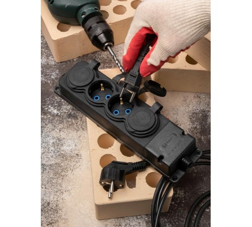 Роз. четырехмест. с защит. крышками каучуковая 230В 2P+PE 16A IP44 EKF PRO   RPS-020-16-230-44-r   EKF