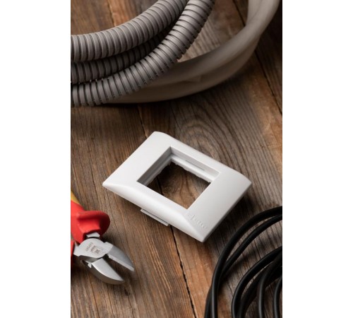 Рамка+суппорт на 2 модуля (1 пост) для парапетного кабельного канала C-Line  sup-2-105-50  EKF