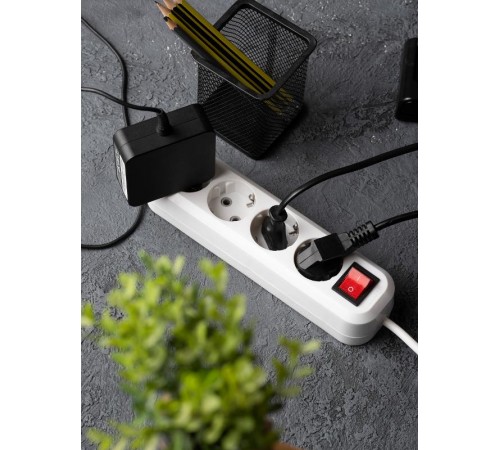 Удлинитель "Эксперт"  4 гнезда 3 метра 16А/3,5кВт с выключателем и заземлением ПВС 3х1 EKF PROxima  UBA16-310-4-03i  EKF