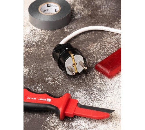 Вилка прямая усиленная с заземлением черная 16А 250В Proxima  AVP16-30-r  EKF