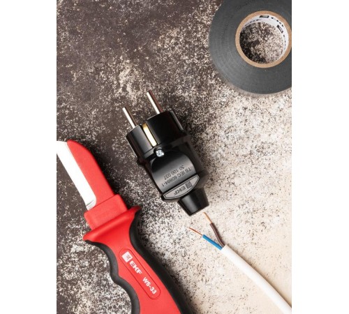 Вилка прямая усиленная с заземлением черная 16А 250В Proxima  AVP16-30-r  EKF